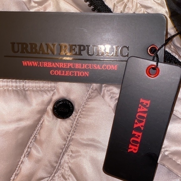 Urban Republic stone puffer coat. Detachable hood with faux fur. Size Medium - Picture 10 of 14
